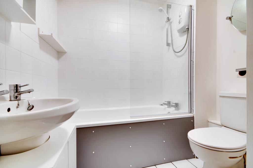 Lot: 106 - TWO-BEDROOM FLAT IN CITY CENTRE LOCATION - Bathroom with shower over the bath